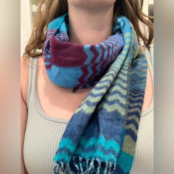 Cashmink by Fraas. Gorgeous and soft scarf. - Picture 3 of 6